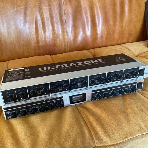 BEHRINGER ( ベリンガー ) ULTRAGAIN PRO + ULTRAZONE