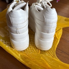 厚底スニーカーの画像