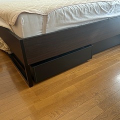 ダブルベット、マットレス、収納付きの画像