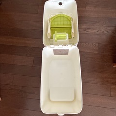 オムツ捨て用ゴミ箱
の画像