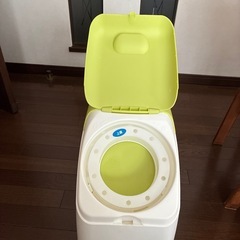 オムツ捨て用ゴミ箱
の画像