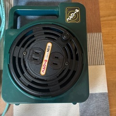 延長コードとLANケーブルの画像