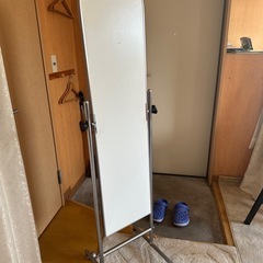 小型でスリムな姿見①の画像