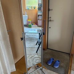 小型でスリムな姿見②の画像