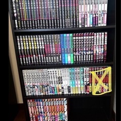  スリムな本棚 と単行本( 漫画　中古)いろいろ97冊の画像
