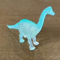 恐竜🦕フィギュアおもちゃカラフル透明🫥ミニサイズかっこいい1点物ソフビ置物飾り物水色白の画像