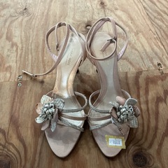 お花がワンポイント🌸ヒール👠サンダルフラワーサンダルJOHNNYMOKE可愛い💗オシャレ23.5cm薄ピンク肌色の画像