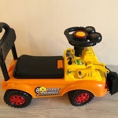 ショベルカー　室内乗り物の画像