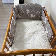 木製　ベビーベッドの画像