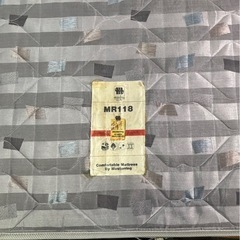ダブルベッド　マットレス付きの画像