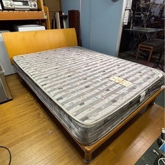 ダブルベッド　マットレス付きの画像