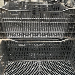 黒コンテナの画像