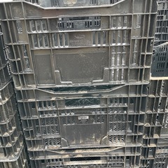 黒コンテナの画像