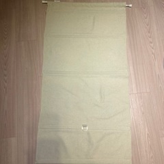 小窓カーテンと突っ張り棒の画像