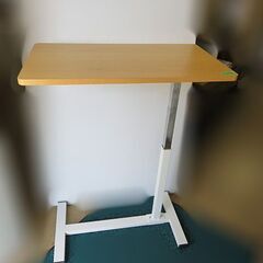 【自社配送は札幌市内限定】山善(YAMAZEN) 昇降式 サイドテーブル 幅70cm×高さ60-95㎝ キャスター付き ガス圧昇降 無段階高さ調節 KUT-7040の画像