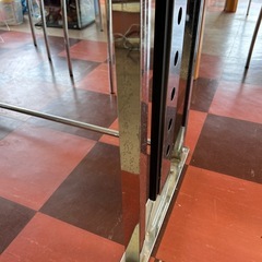 ガラス製デスクテーブルの画像