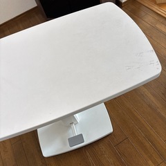 限定投稿！昇降ホワイトテーブルの画像