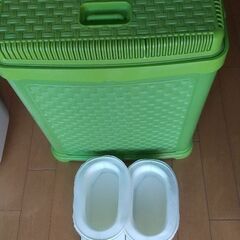 クロワッサン洗濯籠ｘ２ 、シューズ＆石鹸入れ 全て日本製  の画像