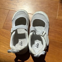 運動靴と上履きの画像