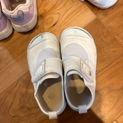 運動靴と上履きの画像