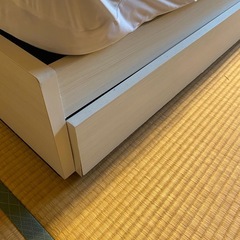 ダブルベッドの画像