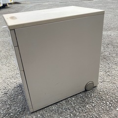 キャビネット　鍵付きの画像