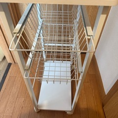 引き出し付きラックの画像