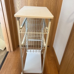 引き出し付きラックの画像
