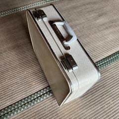 昭和レトロなスーツケースの画像
