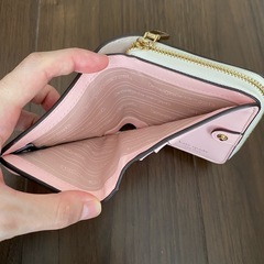 ケイトスペードニューヨーク　モーガン ドッティ フローラル エンボスド スモール コンパクト ウォレット　二つ折り財布の画像