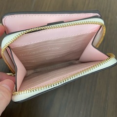 ケイトスペードニューヨーク　モーガン ドッティ フローラル エンボスド スモール コンパクト ウォレット　二つ折り財布の画像