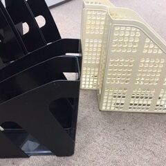 中古　100均のファイルスタンド・ファイルボックス　書類立て　A4　の画像