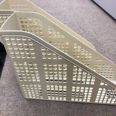 中古　100均のファイルスタンド・ファイルボックス　書類立て　A4　の画像