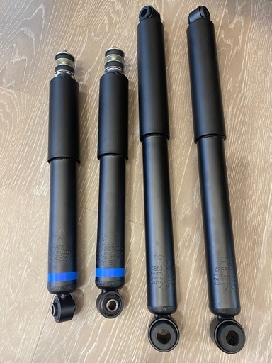 ハイエース200系★新車外し！2025年製 純正ショックアブソーバー 送料込み ハイエース200系8型新車外しショックアブソーバー2025年8月納車外し