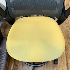 Steel caseのハイバックチェアーのご紹介です。の画像