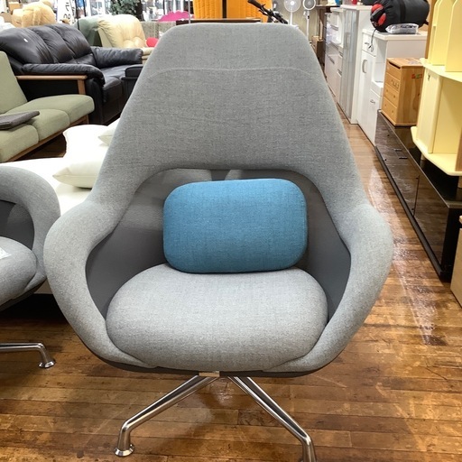 Steel caseのラウンジチェアーのご紹介です。