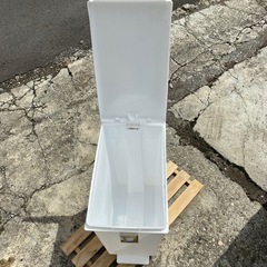 中古　ゴミ箱　45㍑　ホワイト　消臭　スリム　ペダルペール　高さ55.5センチの画像