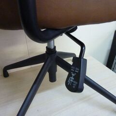 2-1　未使用/新品　回転式ダイニングチェア 1脚 お掃除ロボ対応 回転 昇降 お掃除ロボット ダイニングチェア の画像