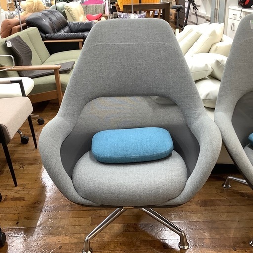 Steel caseのラウンジチェアーのご紹介です。