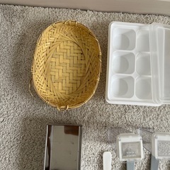スプーン　、食器、調味料ケース、お弁当の冷凍入れの画像