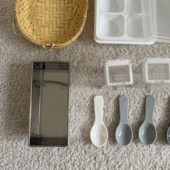 スプーン　、食器、調味料ケース、お弁当の冷凍入れの画像