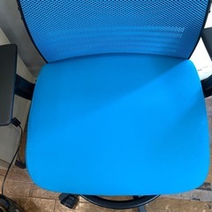 Steel case のハイバックチェアーのご紹介です。の画像