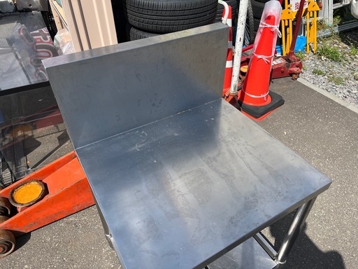 業務用 ステンレス 作業台 バックガード付き 下段 棚板あり コンロ台 ガス台 調理台 厨房設備 W630 D600 H950 中古品 ④ 業務用 ステンレス 作業台 バックガード付き 下段 棚板あり コンロ台