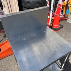 業務用 ステンレス 作業台 バックガード付き 下段 棚板あり コンロ台 ガス台 調理台 厨房設備 W630 D600 H950 中古品 ④の画像