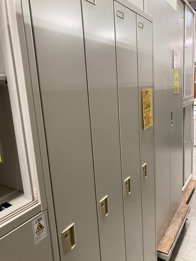 リユースマン倉敷.4人用ロッカー、オカムラ、オフィス、家具