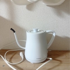電気ポットケトルホワイトの画像