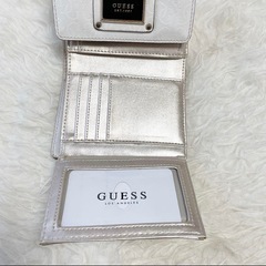 GUESS 折りたたみ財布の画像