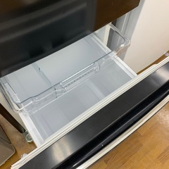 90分の無料軽トラック貸出サービス！【Hisense】2ドア冷蔵庫（HR-D15CB）のご紹介です!の画像