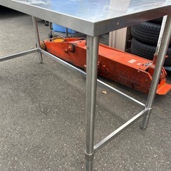 業務用 ステンレス 作業台 調理台 厨房設備 W1430 D600 H785 三方フレーム 中古品 ④の画像
