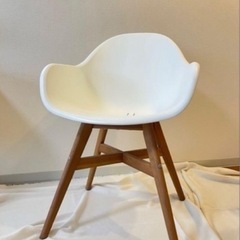 IKEA FANBYN シェルチェア　ホワイトの画像